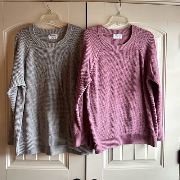 Old Navy Gray and Pink Women's Sweaters - Picture 2 of 2